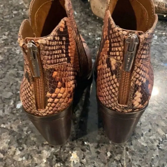 Vince Camuto Women's Gradesha Ankle Boot Fashion NWOT - Picture 12 of 12